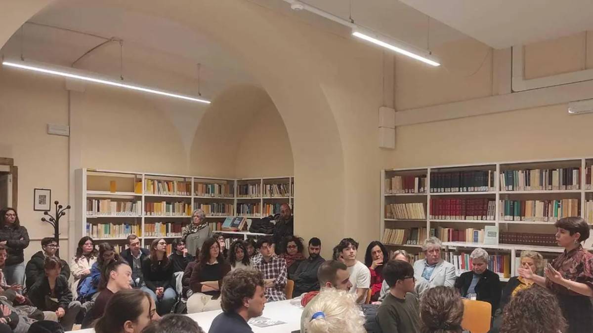L'ateneo taglia alcuni servizi: studenti, dottorandi e ricercatori non ci stanno