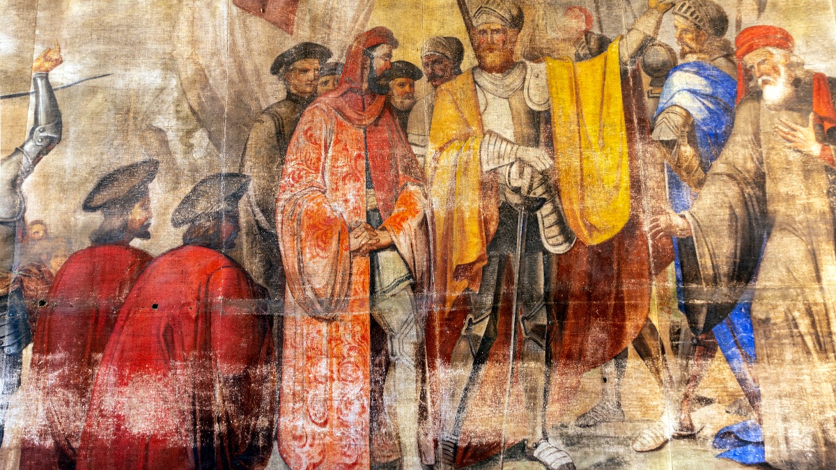 Il sipario storico del Teatro degli Astrusi di Montalcino torna a nuova vita