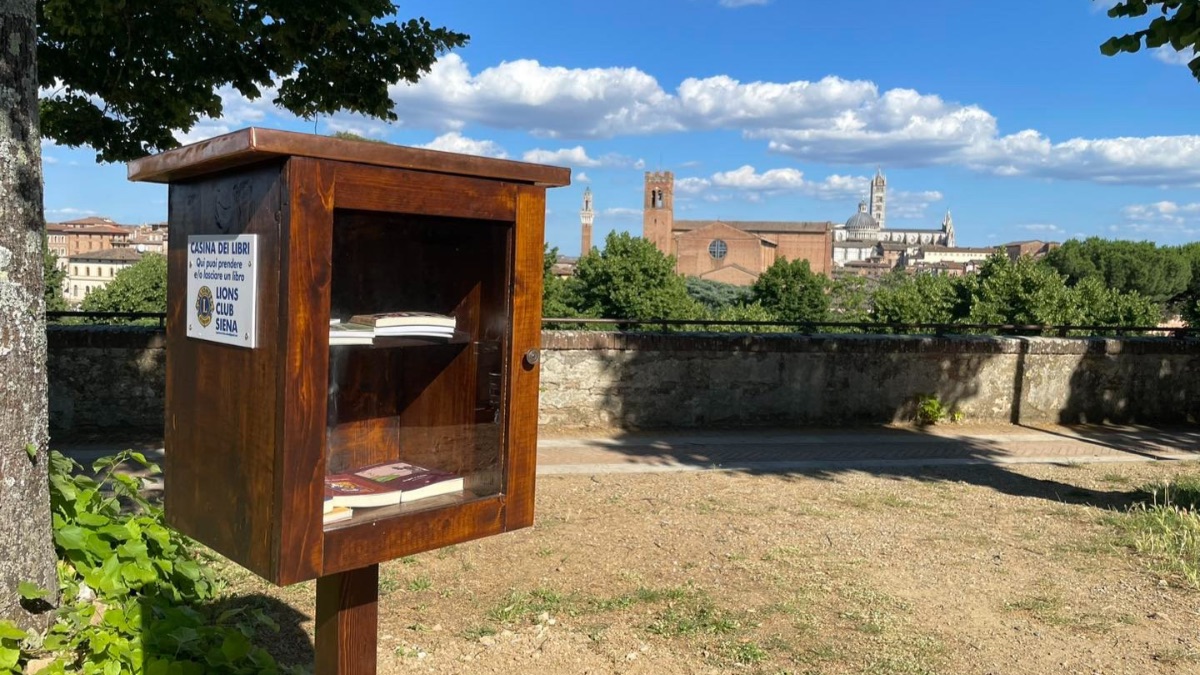 Atti vandalici contro le &ldquo;Casine dei libri&rdquo;: il Lions Club Siena sospende il progetto