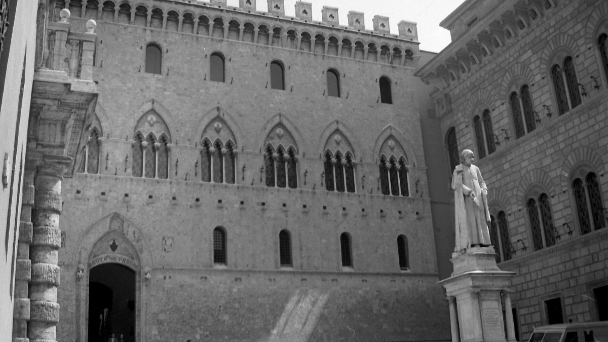 II ministro Giorgetti mostra dubbi sull&rsquo;operazione di Banca Intesa mentre&nbsp;Siena riunisce il 24 giugno il consiglio comunale straordinario