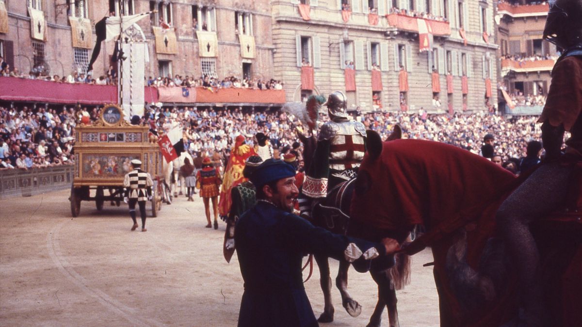 Il Palio si avvicina: Contrade in festa e Piazza del Campo si prepara alla Carriera