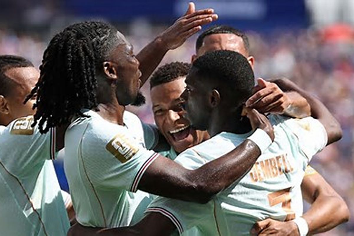 Un super Demb&eacute;l&eacute; trascina la Francia ai sedicesimi di finale da prima del girone. Norvegia battuta 4-1