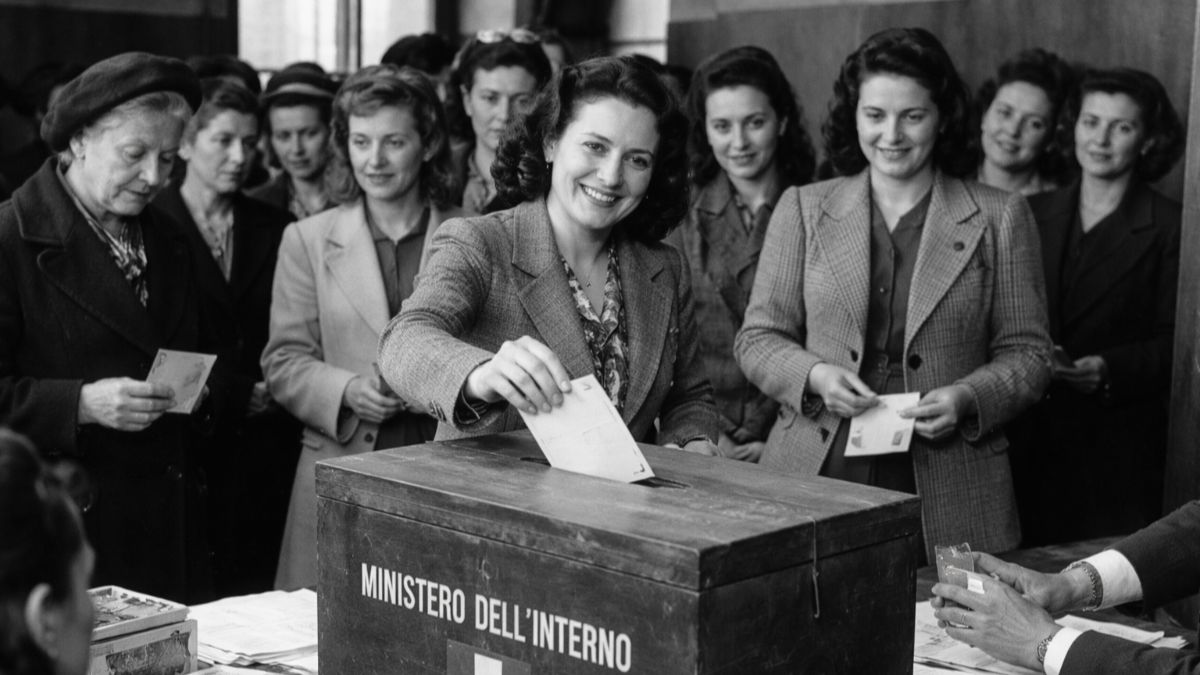 1946: donne senesi al primo voto