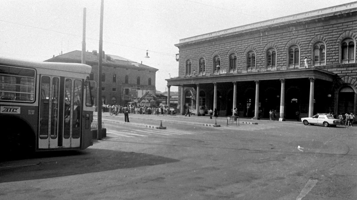 La stazione di Bologna dopo la strage del 1980