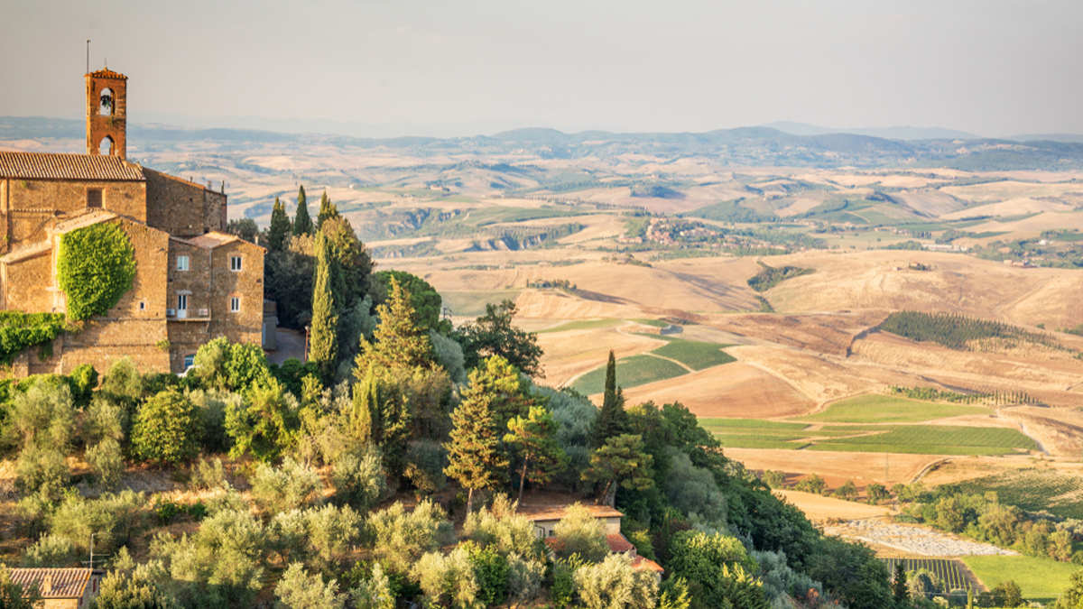 Note in Fortezza e pennellate d'autore, l'estate vibrante di Montalcino