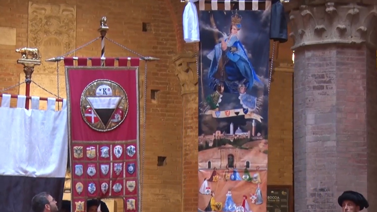 Presentato il Drappellone del Palio di agosto 2026