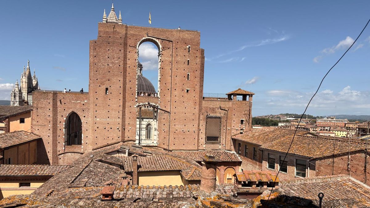 Quella finestra vuota sul cielo di Siena. Il Facciatone e la lezione dell'incompiuto