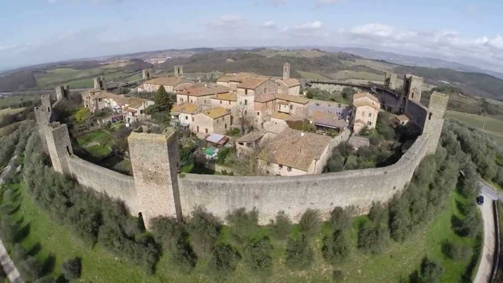 Basta chiamarli &ldquo;borghi&rdquo;: la Storia toscana non &egrave; una cartolina