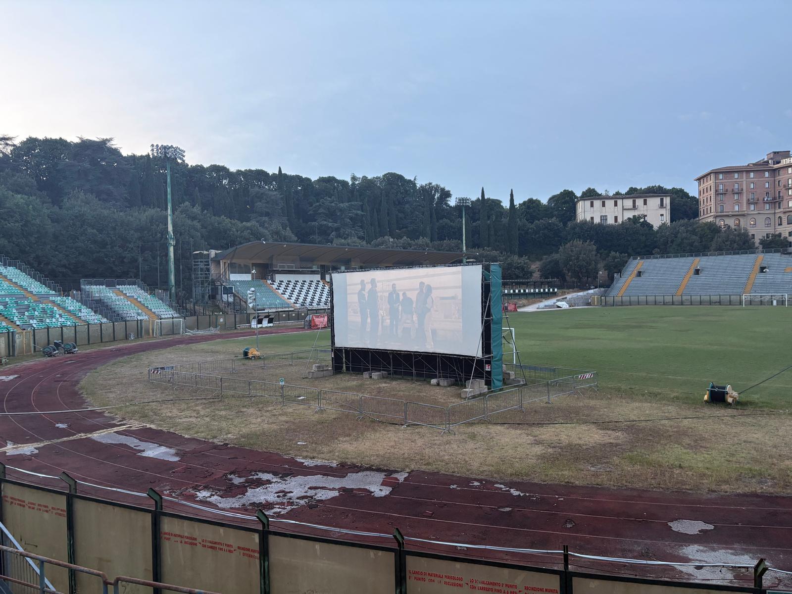 Il cinema in gradinata ai tempi supplementari