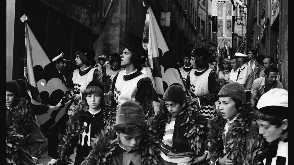Il Palio nascosto: volti e attese lontano dai riflettori  nella mostra fotografica di Augusto Mattioli
