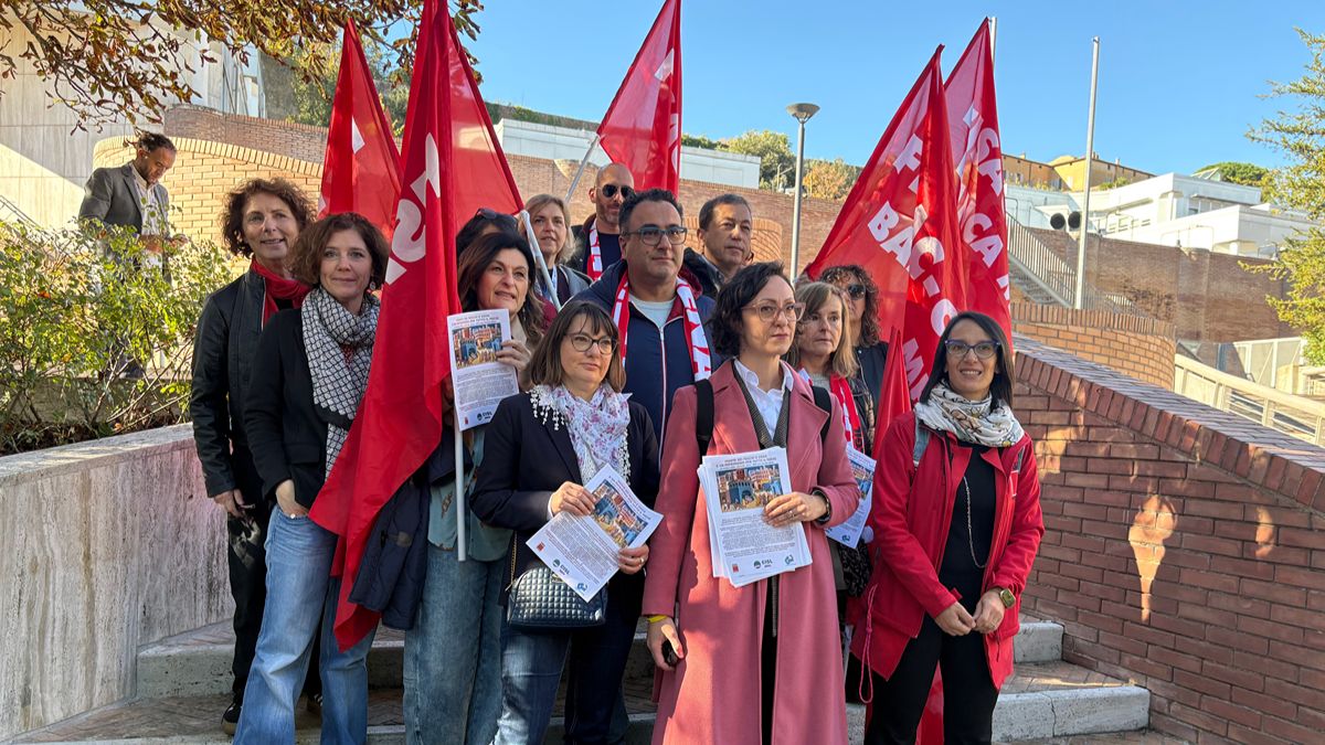 Mps, i sindacati in piazza: &laquo;Monte dei Paschi &egrave; Siena!&raquo;