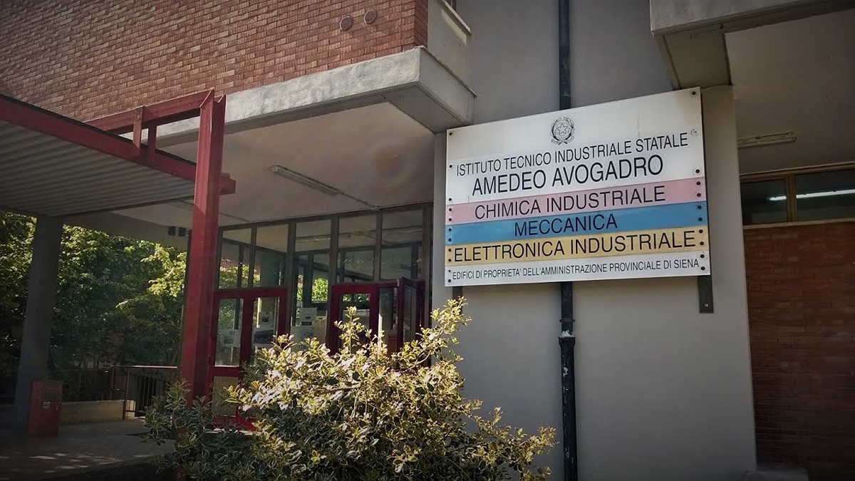 La scuola la pagano i genitori? Il caso dell'Istituto Avogadro