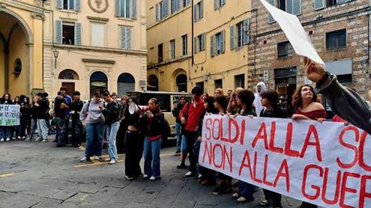 Anche a Siena gli studenti ne hanno abbastanza